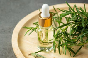 فواید استفاده از روغن رزماری برای زیبایی