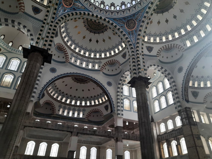 بهترین زمان سفر به زاهدان برای بازدید از مسجد مکی چه زمانی است؟
