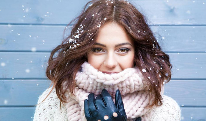 از موهای خود دربرابر عوامل محیطی محافظت کنید ، قوانین طلایی مراقبت از مو در هوای سرد زمستان