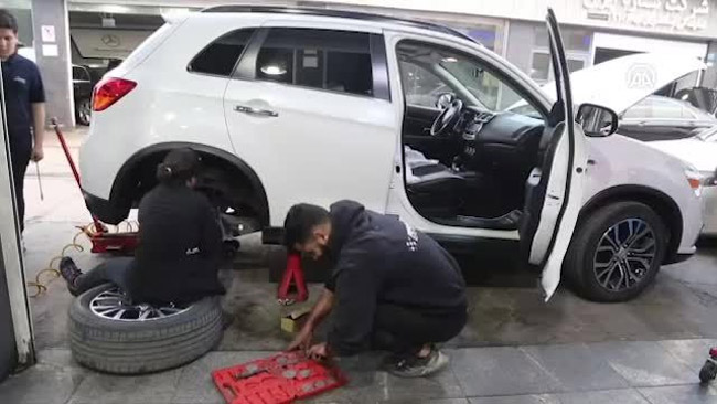 یدک کش امداد خودرو ، تعمیر خودرو در محل ، پنچرگیری سیار ، امداد باطری