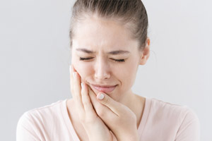 چند درمان ساده خانگی برای تسکین دندان درد