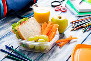 بچه ها چه خوراکی هایی را نباید در مدرسه بخورند؟