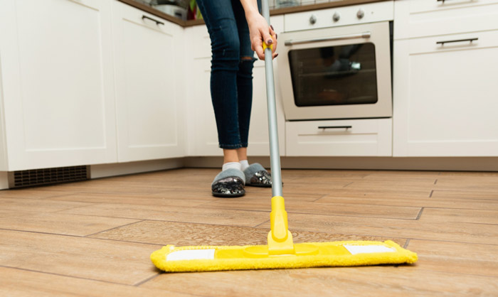 کف خانه و آشپزخانه را تمیز نگه دارید