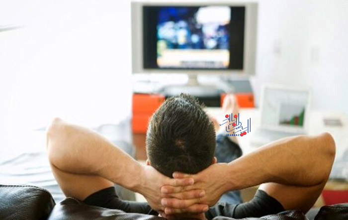هنگام تماشای فیلم و سریال، چرا نباید جلوی تلویزیون خوابید؟