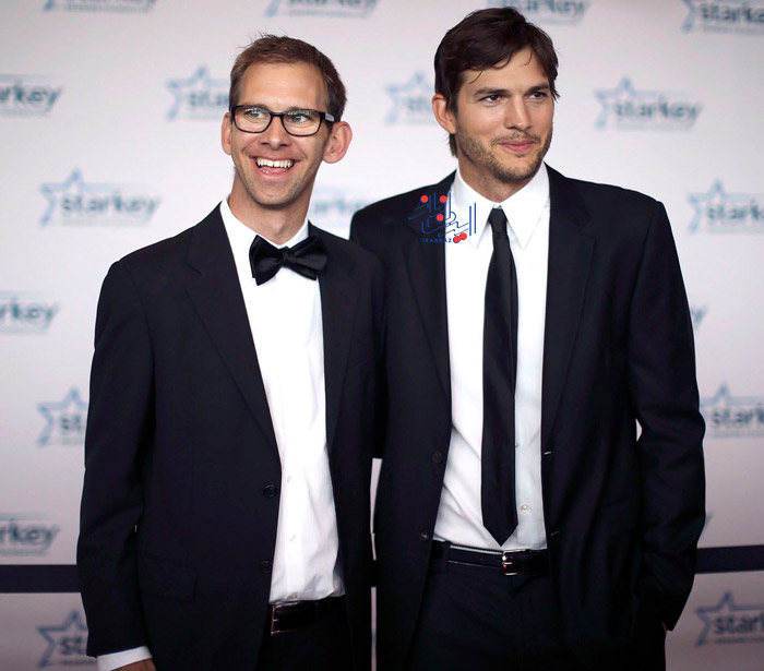 اشتون کوچر - Ashton Kutcher و مایکل کوچر - Michael Kutcher ، راز شبیه نبودن این دوقلوهای معروف و بازیگر سینما