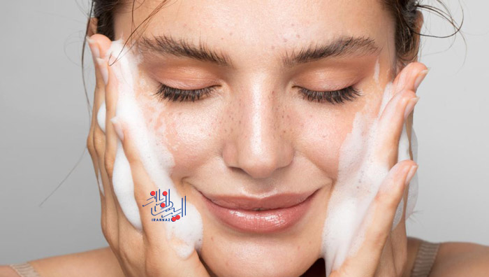 چه زمانی باید از پاک کننده استفاده کنیم؟ ، بیشترین سوالات مراقبت از پوست که در گوگل پرسیده شده