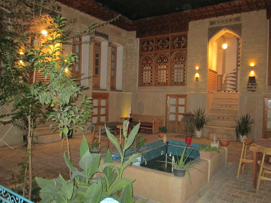 اقامتگاه خانه زیبا در شیراز