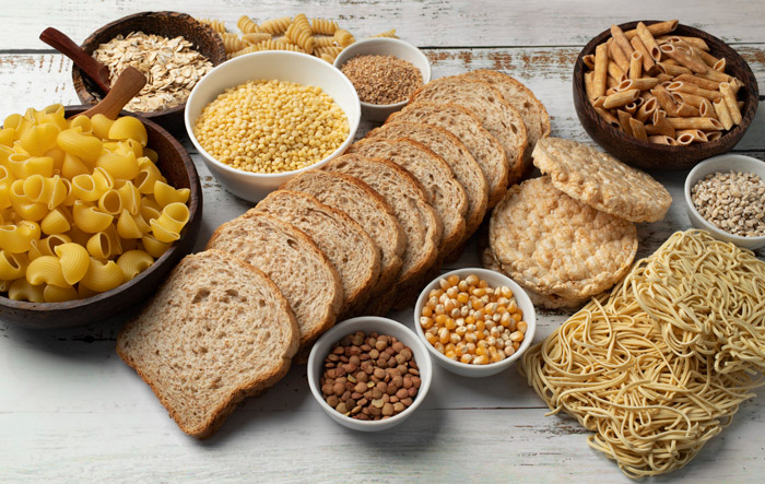 کربوهیدرات: خوراکی هایی مانند جو، نان گندم کامل و برنج قهوه ای