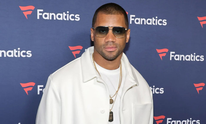 راسل ویلسون - Russell Wilson ، بازیگران و سلبریتی هایی که به والدین خود خانه هدیه دادند
