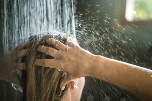 فواید بی نظیر دوش گرفتن روزانه برای بدن و ذهن