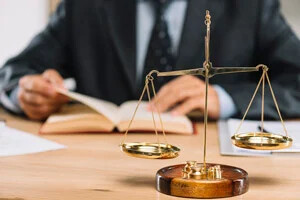 وکیل پایه یک دادگستری: نقش و اهمیت در حوزههای مختلف حقوقی