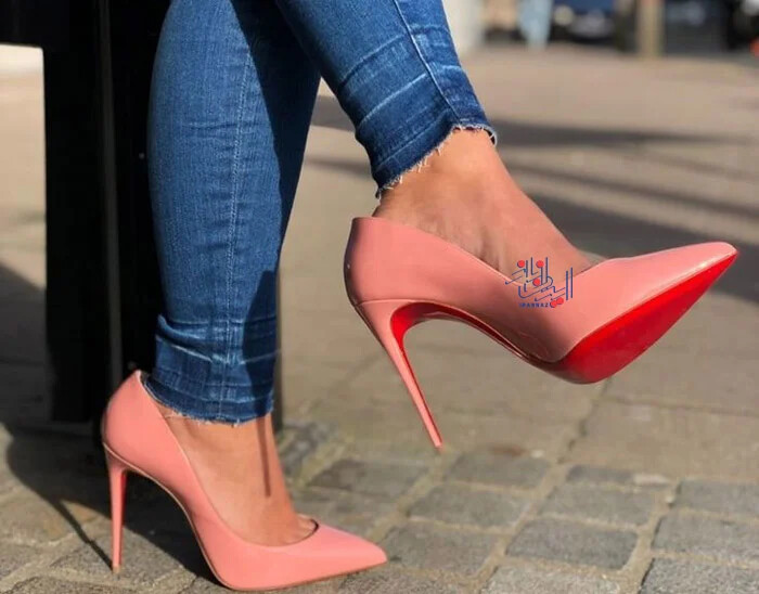 کفش هایی با کفی قرمز