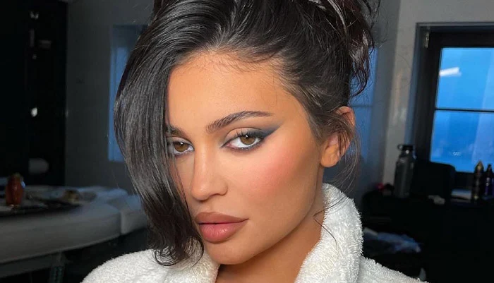 کایلی جنر (Kylie Jenner) با چهره ای متفاوت و زیبا