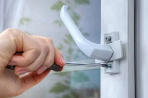 تعمیر دستگیره پنجره دوجداره یا تعویض آن؟