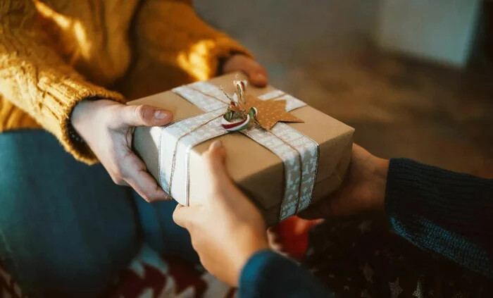 بخشش یک چیز زائد است