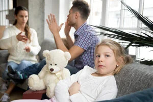 مشکلات کودکانی که والدینشان با یکدیگر مهربان نیستند
