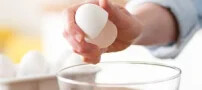 راه های متفاوت شکستن تخم مرغ و معایب آن در آشپزی