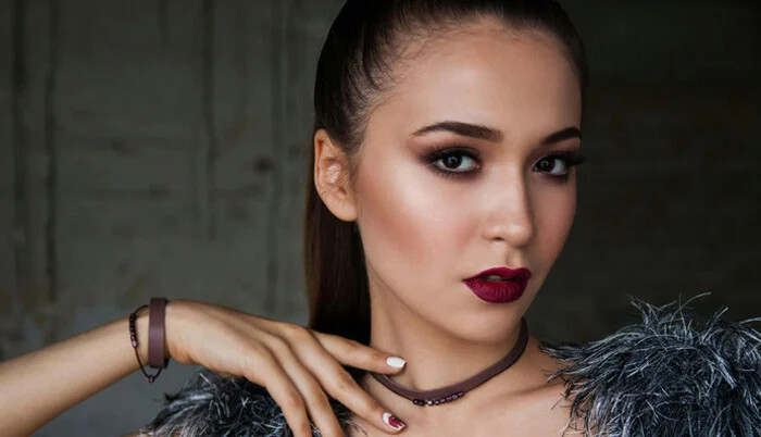 آرایش غلیظ داشتن ، اشتباهات رایج لباس پوشیدن خانم ها در تابستان