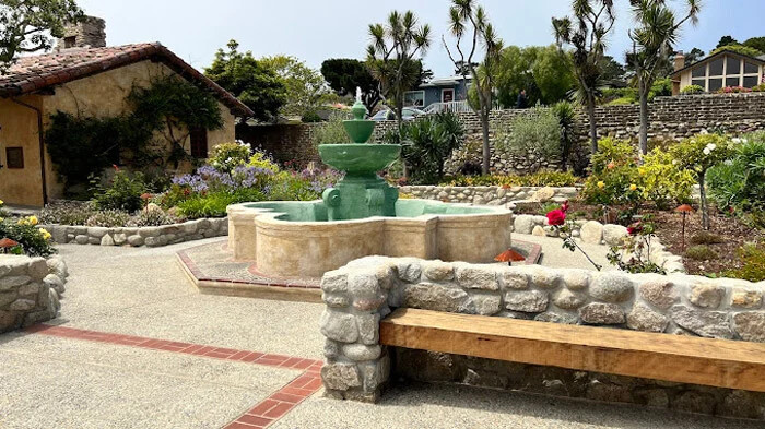 کارمل بای دِ سی (Carmel-by-the-Sea)، شهری در ساحل مرکزی کالیفرنیا