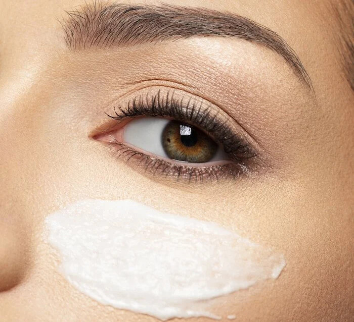 کرم دور چشم ضروری است ، محصولات لاکچری و ضروری پوستی برای دختران زیبا