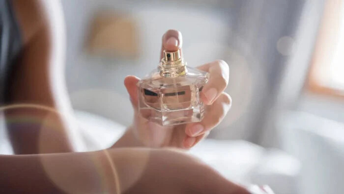 عطرهایی مخصوص خانم هایی که زیاد عرق می کنند