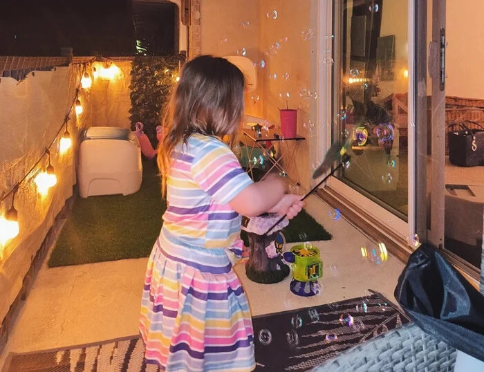 مکانی زیبا و امن برای کودکان ، ایده های تزئین و تبدیل بالکن به یک نقطه دنج تابستانی