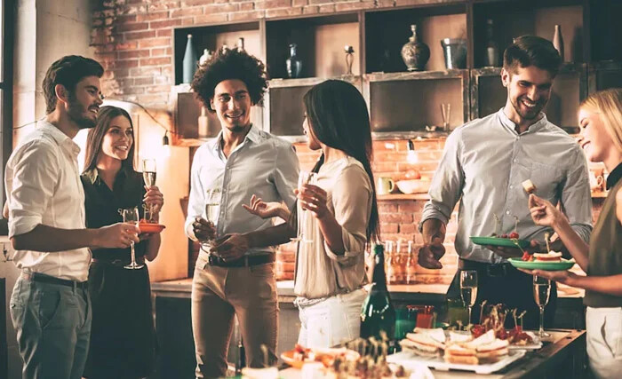 رفتن به اتاقی پر از غریبه ، ترس های عجیب اما بسیار رایج در بین همه مردم!