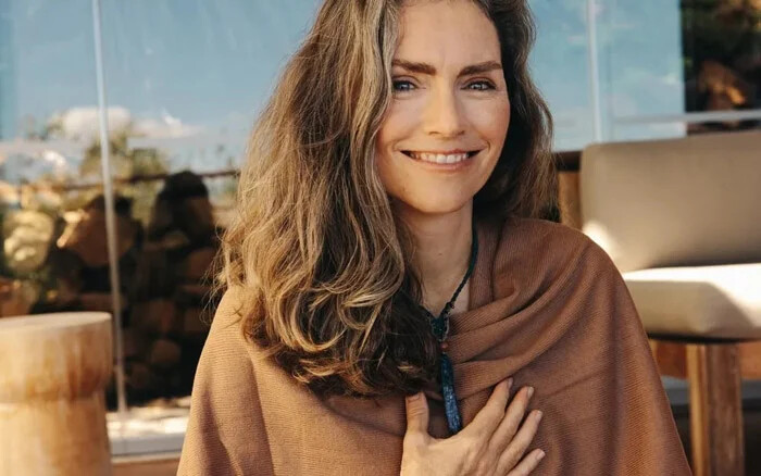 شاید منتظر لحظه ای مناسب است