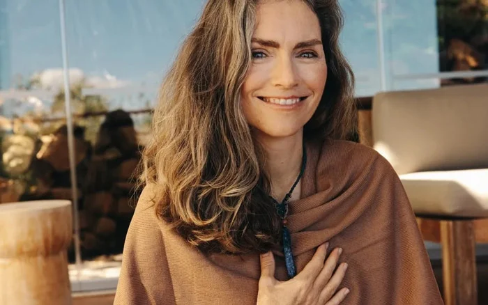 شاید منتظر لحظه ای مناسب است