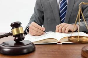 چگونه مجموعه حقوقی وکیل بی با حضور آنلاین، اعتماد مشتریان را جلب میکند؟