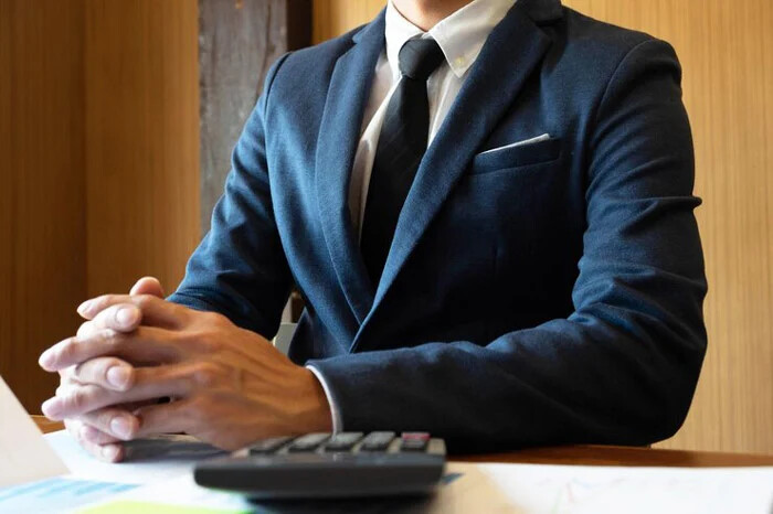 نمایی از پلتفرم آنلاین وکیل بی و خدمات حقوقی ارائه شده به مشتریان