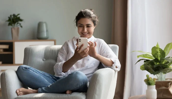 از چک کردن گوشی موبایل در ساعات اولیه روز بپرهیزید