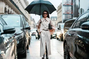 بهترین استایل های ترند زنانه مناسب روزهای بارانی