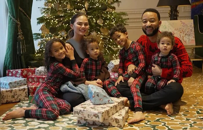 کریسی تیگن (Chrissy Teigen) ، افراد مشهور و سلبریتی که پشت سر هم بچه دار شدند