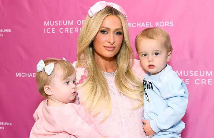 پاریس هیلتون (Paris Hilton)