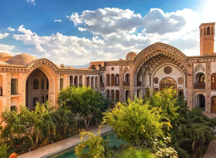 اقامت در هتلهای سنتی کاشان؛ تجربه زندگی در خانههای تاریخی ایران