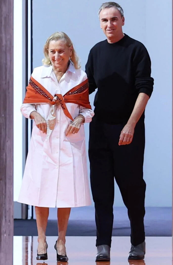 شال ، میوچیا پرادا (Miuccia Prada)