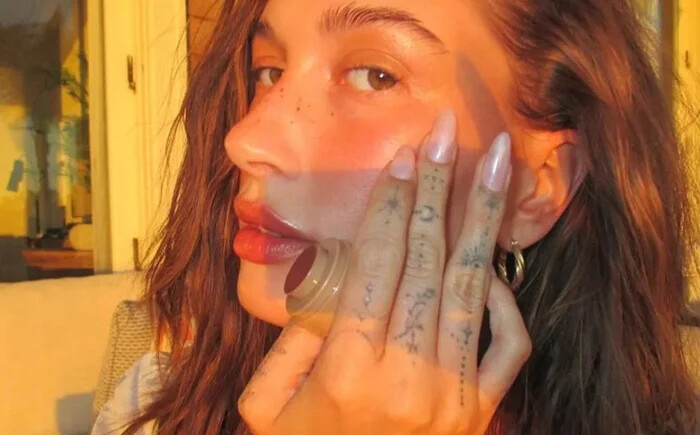 چرا ممکن است روتین سلامتی Hailey Bieber برای همه مناسب نباشد؟