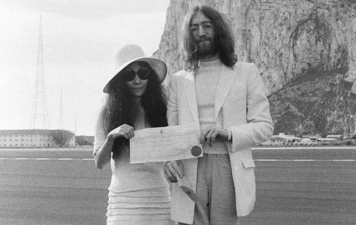جان لنون و یوکو اونو (john lennon and yoko ono) ، ازدواج این زوج های سلبریتی در دیدنی ترین نقاط جهان