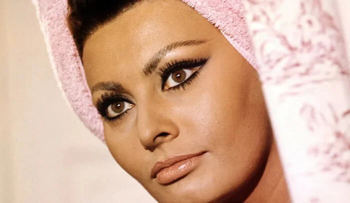 سوفیا لورن (Sophia Loren) ، مدل های جذاب خط چشم از سلبریتی های قدیمی هالیوود
