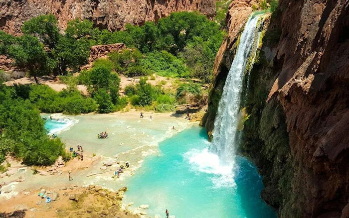 آبشار هواسو؛ آب فیروزه ای در دل آریزونا