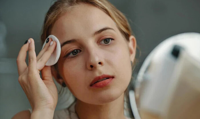 آرایش چشم را پیش از خواب پاک کنید ، روش های طبیعی و ساده برای زیباتر شدن چشم ها