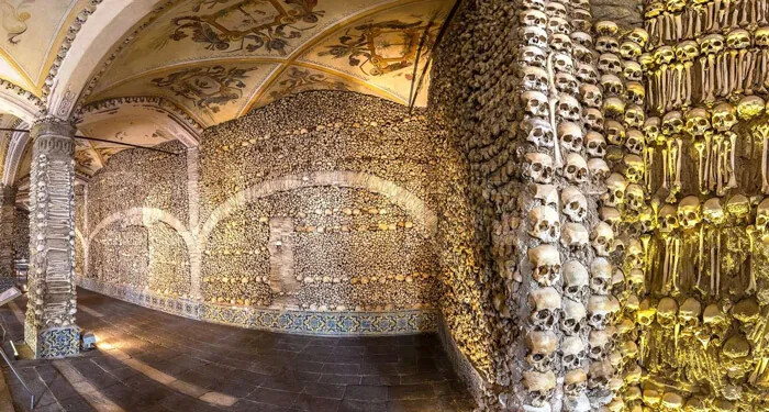 کلیسای استخوان ها؛ اوورا، پرتغال