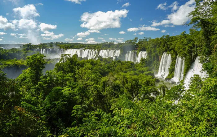 آبشار ایگواسو، آرژانتین و برزیل (Iguazu Falls) ، شگفت انگیزترین و زیباترین مکان های جهان که حتما باید ببینید