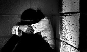 در تنگنای عشق گیر کرده ام