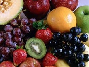 دلیل بالا بودن کالری میوه‌ها قند است؟