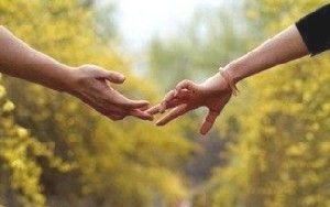 جام چشمانت پر از اشک است