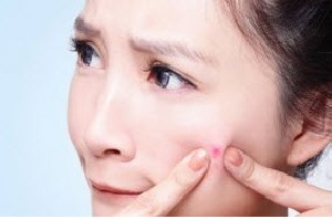 با جوش های دردناک صورت چه کنیم