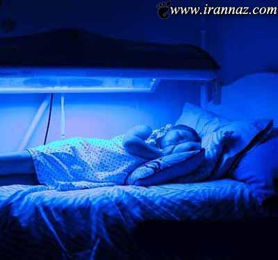 این دختر زیبا فقط با تابش نور آبی زنده است! (عکس)