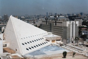 خودسوزی نافرجام یک راننده مقابل مجلس